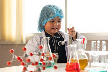 Little Scientist Experiments with Chemical Mixing For young children to learn the basics of science, experiment with careers.
