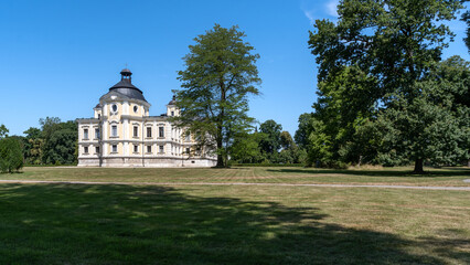 Kravare Castle &ndash; view from the park