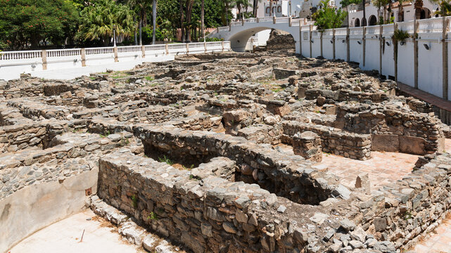 Restos arqueol&oacute;gicos en el parque bot&aacute;nico-arqueol&oacute;gico el Majuelo en Almu&ntilde;&eacute;car , Granada Espa&ntilde;a