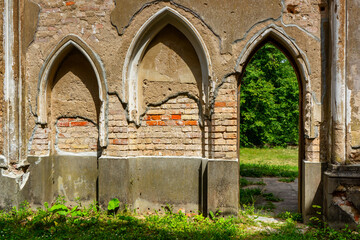 Ruiny kościoła pw. św. Antoniego w Jał&oacute;wce, Podlasie, Polska