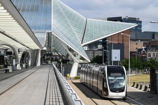 Tramways tram TEC gare SNCB Liege Guillemin Belgique