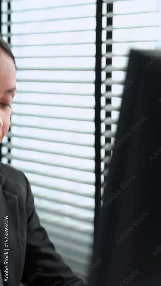 Aufkleber competent african american female operator working on computer and while talking with clients. conce