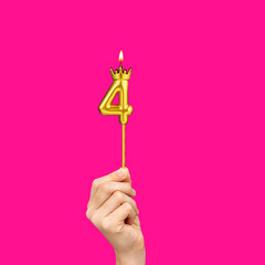 Birthday on a fuchsia background with the number 4 - Hands holding number-shaped candles