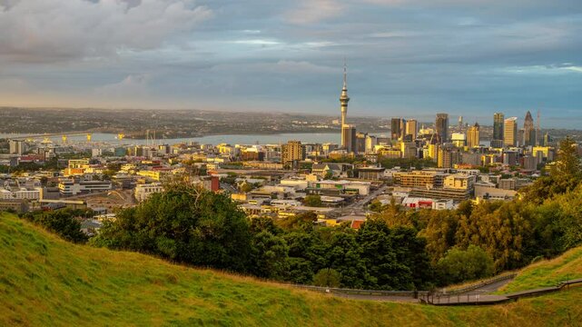 Timelapse video of Auckland of New Zealand from day to night