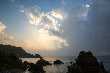 夏の奄美大島の夕暮れ。