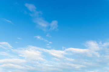 夏の空　朝日で輝く雲と青空13
