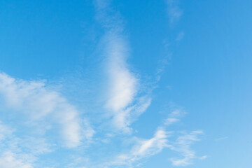 夏の空　朝日で輝く雲と青空12
