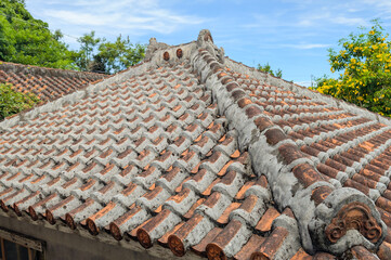 日本沖縄の伝統的な古民家　A traditional Okinawan-style house in Japan