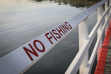 no fishing sign on pier