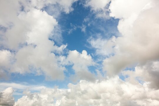 Fototapeta Blue sky with white clouds