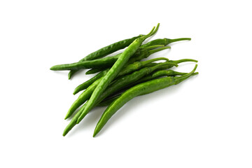 夏野菜　青唐辛子（青とうがらし, 青トウガラシ）白背景　コピースペースあり　Green chili peppers (green pepper,chile verde) white background, copy space available
