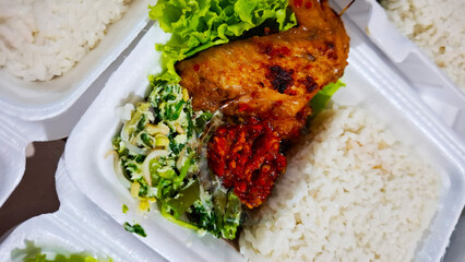 lunch box catering with a menu of grilled spicy chicken wings with rice