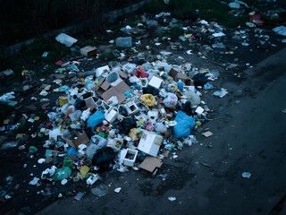 household garbage is piled up and abandoned, causing environmental pollution