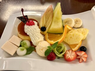プリンとフルーツの盛り合わせ