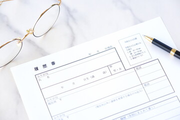 就職活動や転職活動に必要な履歴書を作成する

