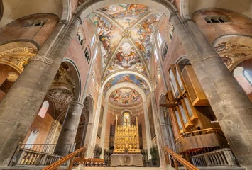 Fototapete Rund PIACENZA, ITALY - MAY 19, 2025: The presbytery of Duomo - Cattedrale di Santa Maria Assunta e Santa Giustina © Renáta Sedmáková