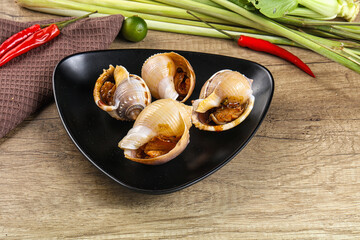 Snails baked with garlic and spices