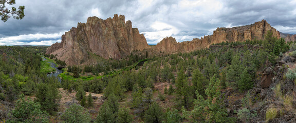The beautiful Canyon and River Trail on the Crooked River in Smith Rock State Park in Oregon, USA