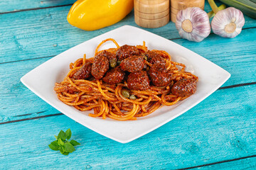 Italian spaghetti with beef meatballs