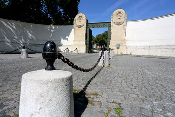 Entrée principale du cimetière du Père-Lachaise à Paris