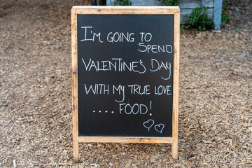 Lustiges Valentinstags Schild Essen Spruch I'm GOING TO SPEND VALENTINE'S DAY WITH MY TRUE LOVE FOOD