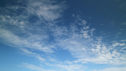Obraz premium Time lapse. Stunningly Beautiful Cloud Patterns Set Against a Clear and Bright Blue Sky Above Us