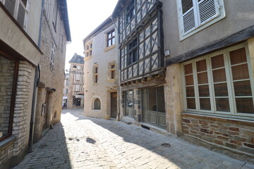 Vieille rue typique, village de Saint Yrieix la Perche, département de la Haute Vienne, France