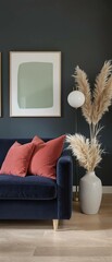 Un salon raffiné et lumineux au style minimaliste et élégant. Un canapé aux lignes épurées est placé contre un mur clair, flanqué de coussins ton sur ton. Deux tableaux géométriques encadrés décorent 
