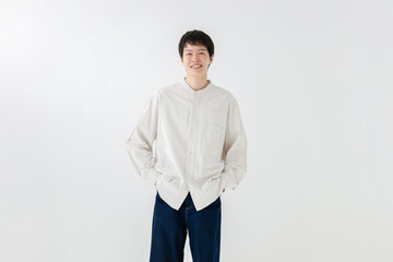 カジュアルスタイルの男性