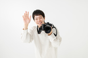 カメラを構える男性