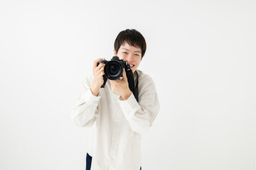 カメラを構える男性
