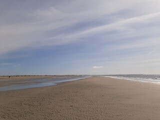 Weitläufiger Sandstrand an der Ostsee in Dänemark