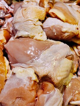 raw chicken meat tigh wings