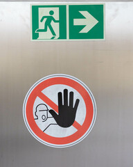  - High Quality An Emergency Sign - Shows the way and ends the way at same time