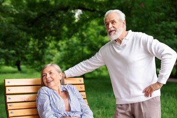 Obraz premium Lovely senior couple spending time together in park