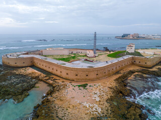 Faro del Castillo de San Sebastián en Cádiz, Andalucía