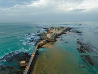 Faro del Castillo de San Sebastián en Cádiz, Andalucía