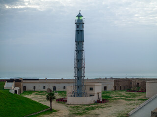Faro del Castillo de San Sebastián en Cádiz, Andalucía