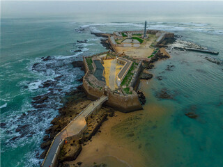 Faro del Castillo de San Sebastián en Cádiz, Andalucía