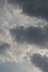 Luftig  wolkiger Himmel bei schönem Wetter