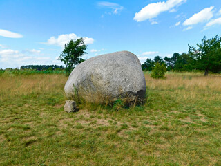 Der Hüter im Findlingsgarten