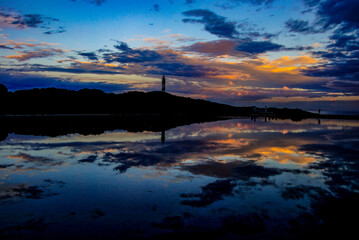 Atardecer espectacular en el Faro de Favàritx  en la costa norte de Menorca con colores rojos...