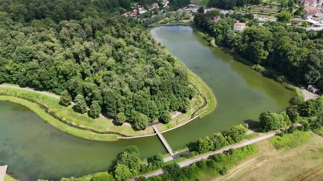 vue a&eacute;rienne du plan d'eau de la Sangsue &agrave; Briey en Meurthe-et Moselle