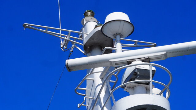 Ship's radar antenna photographed during the day