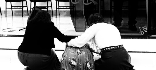 mother and son igreja oração 
