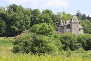 Fototapeta premium Le château de Farsac, vue de l'extérieur, village d'Eymoutiers, département de la Haute Vienne, France