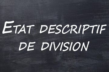 Fototapeta premium Etat descriptif de division tableau noir