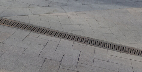 Modern urban pavement with drainage grate system