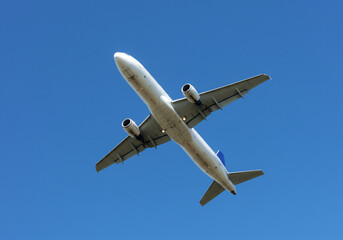 Naklejka premium An airplane flying in the sky with its landing gear up and blue sky in the background on a sunny day created with generated ai