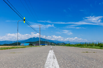 青空と一本道